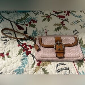 Vintage Coach Signature Mini C Soho
Jacquard Canvas Buckle Wristlet Wallet